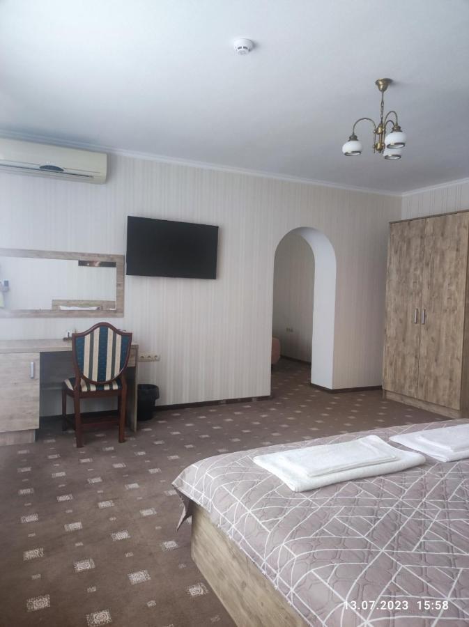 Apart-Hotel 24/7 Kamieniec Podolski Zewnętrze zdjęcie